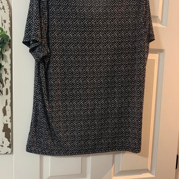 PRETTY DRAPE NECK BLOUSE! - Picture 3 of 3